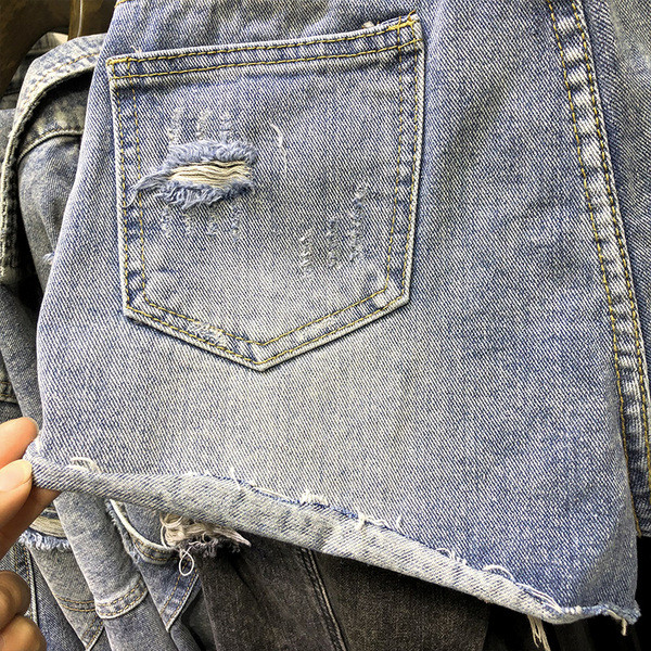 Hit pantaloni scurți moderni de damă cu motive rupte și talie înaltă