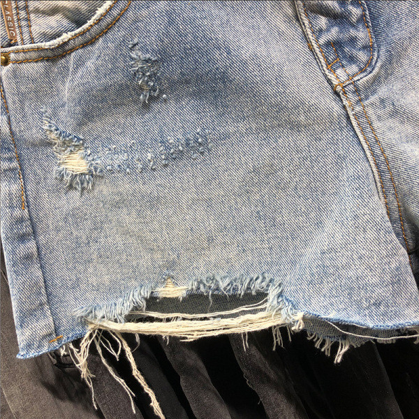 Női farmer rövidnadrág szakadt motívumokkal