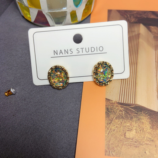 Modern kerek fülbevaló színes kövekkel