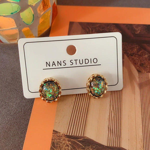 Modern kerek fülbevaló színes kövekkel