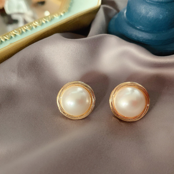 Sieviešu apaļi auskari ar pērlēm