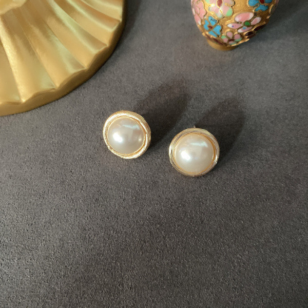 Sieviešu apaļi auskari ar pērlēm