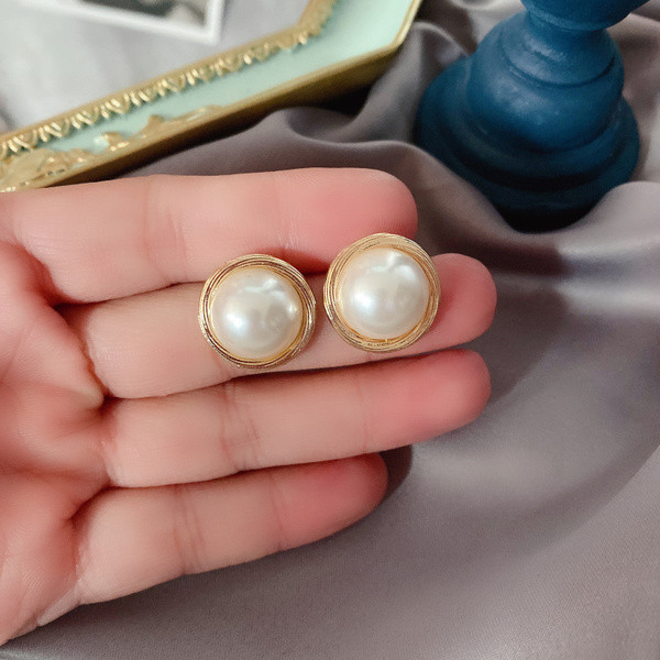 Sieviešu apaļi auskari ar pērlēm