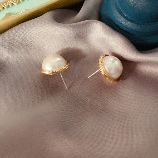 Sieviešu apaļi auskari ar pērlēm