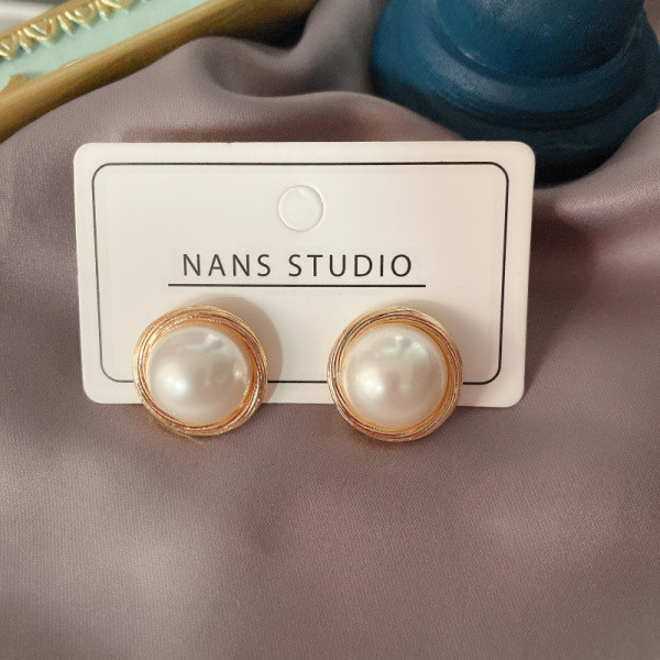 Sieviešu apaļi auskari ar pērlēm