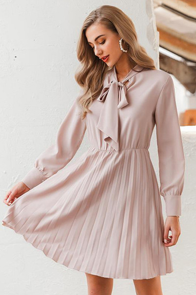 Модерна  дамска къса рокля с дълъг ръкав и панделка 