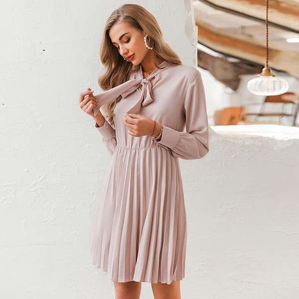 Модерна  дамска къса рокля с дълъг ръкав и панделка 