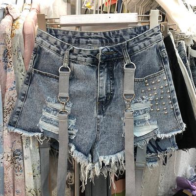 Дамски къси панталони с метални нитове и тиранти