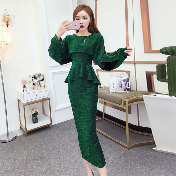 Moderni moteriška ilga suknelė ilgomis rankovėmis