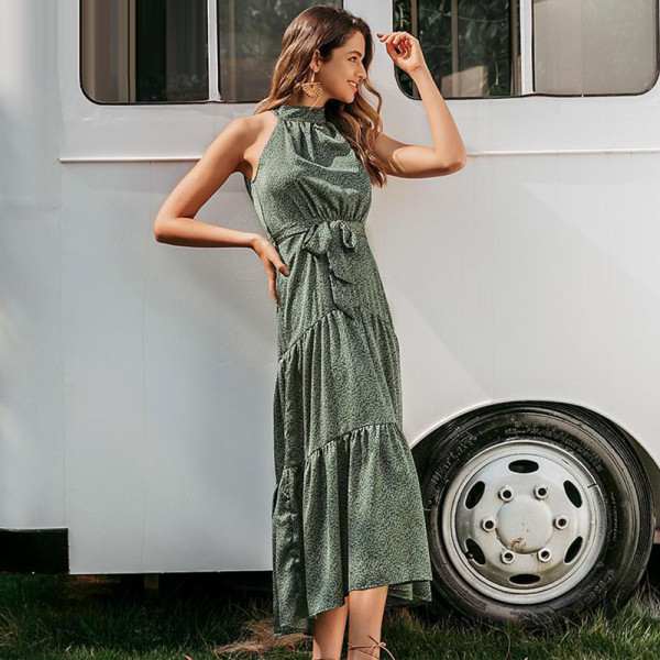 Модерна дамска дълга рокля с голи рамене и колан в зелен цвят 