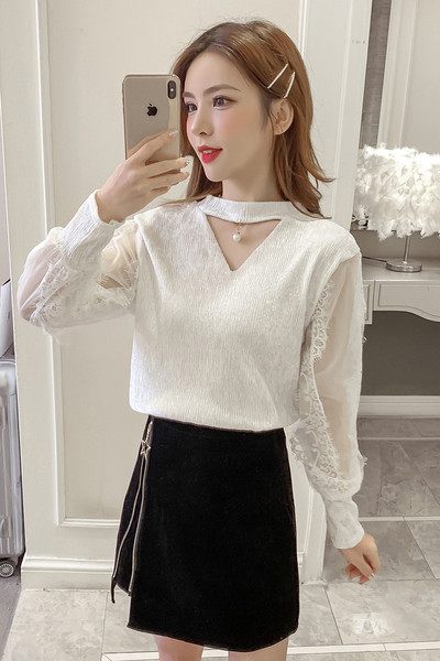 Moodne naiste pluus ovaalse kaelusega, tülli ja pärlmuttervarrukatega