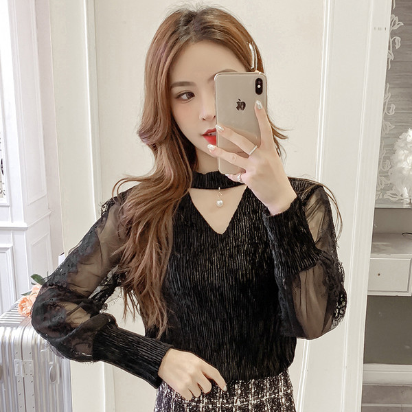 Moodne naiste pluus ovaalse kaelusega, tülli ja pärlmuttervarrukatega