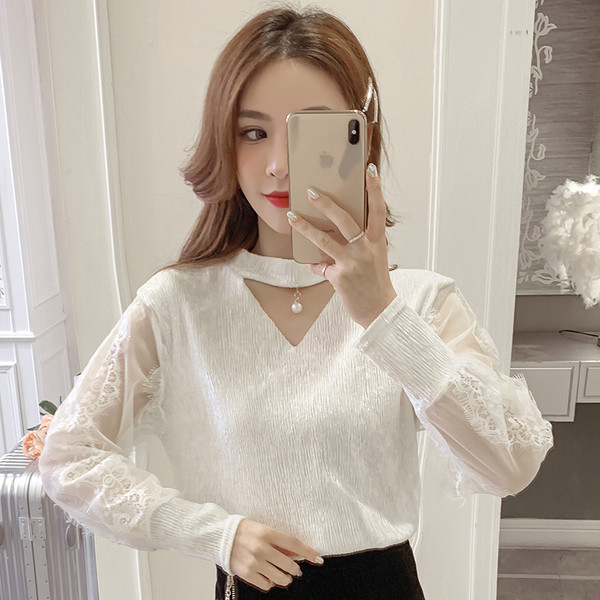 Moodne naiste pluus ovaalse kaelusega, tülli ja pärlmuttervarrukatega