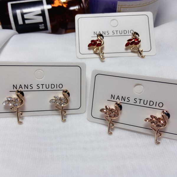 Ženske moderne naušnice s kamenčićima različitih boja