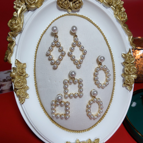 Sieviešu pērļu auskari dažādās formās