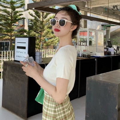 Ženska ležerna bluza s kratkim rukavima i V izrezom