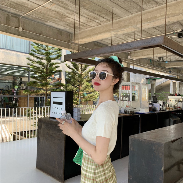 Ženska ležerna bluza s kratkim rukavima i V izrezom