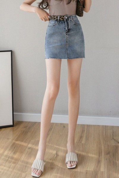 Sieviešu īsie svārki Slaids modelis ar dzīvnieku apdruku