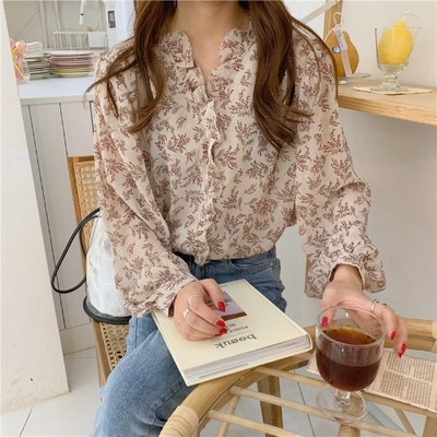 Cămașă de damă cu decolteu spitz și model floral