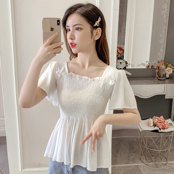 Sieviešu ikdienas blūze ar kvadrātveida kakla izgriezumu un īsām piedurknēm