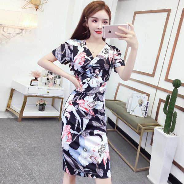 Rochie de dama cu motive florale si decolteu spitz