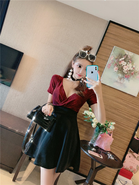 Дамска разкроена рокля с дълбоко  V-образно деколте и къс ръкав