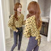 Modern rövid női pöttyös ing szalaggal