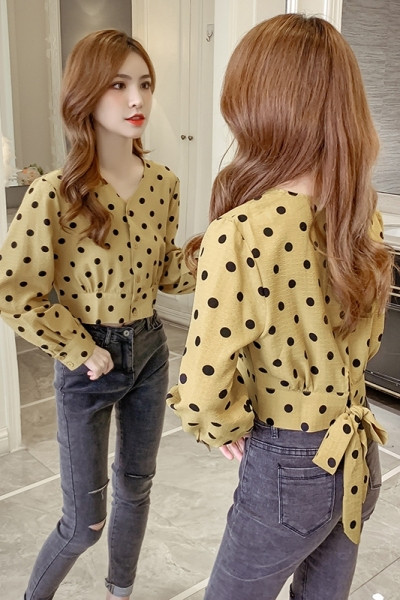 Modern rövid női pöttyös ing szalaggal