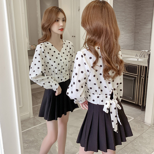 Modern rövid női pöttyös ing szalaggal