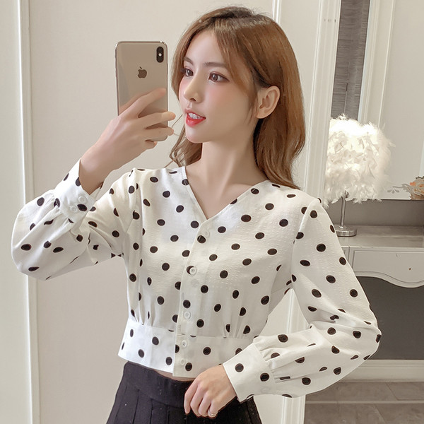 Modern rövid női pöttyös ing szalaggal