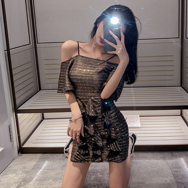 Stilinga moteriška suknelė su petnešėlėmis ir garbanomis