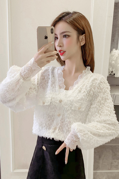 Moteriški laisvalaikio marškiniai ilgomis plačiomis rankovėmis ir špico iškirpte