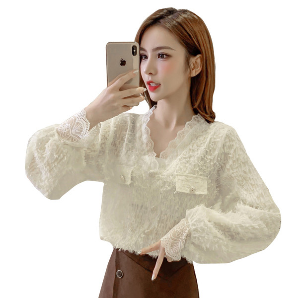 Moteriški laisvalaikio marškiniai ilgomis plačiomis rankovėmis ir špico iškirpte