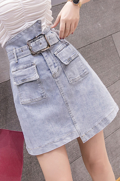 Дамска ежедневна къса дънкова пола с висока талия и колан - асиметричен модел