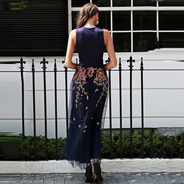 Rochie de dama model NOU, fara maneci lungi, cu broderie si model floral