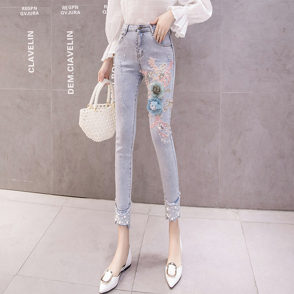 Modern női farmer Karcsú modell gyöngyökkel és 3D elemekkel