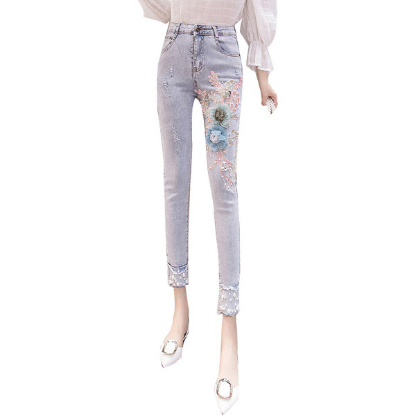 Modern női farmer Karcsú modell gyöngyökkel és 3D elemekkel