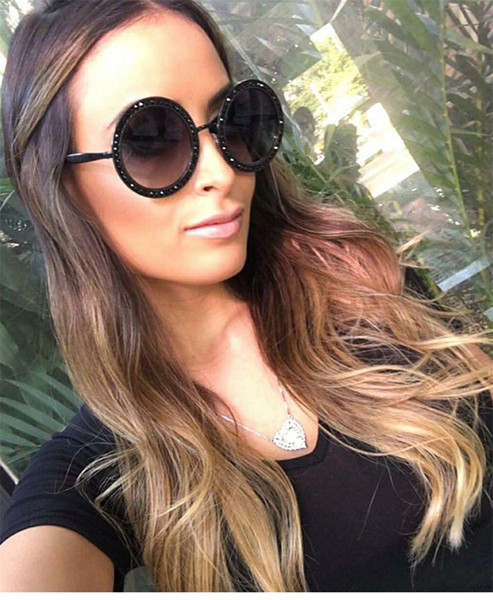 Modernas sieviešu brilles ar apaļu formu un dekorācijas akmeņiem