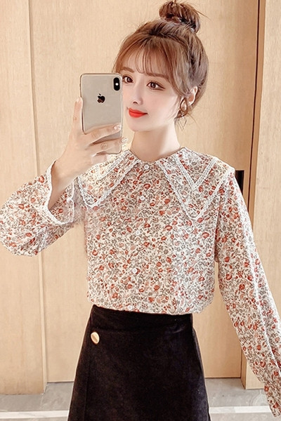 Įprasti moteriški marškiniai su sagomis ir gėlių raštu