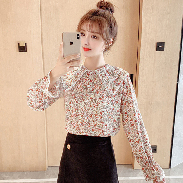 Įprasti moteriški marškiniai su sagomis ir gėlių raštu