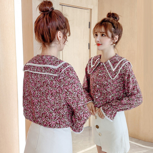 Įprasti moteriški marškiniai su sagomis ir gėlių raštu