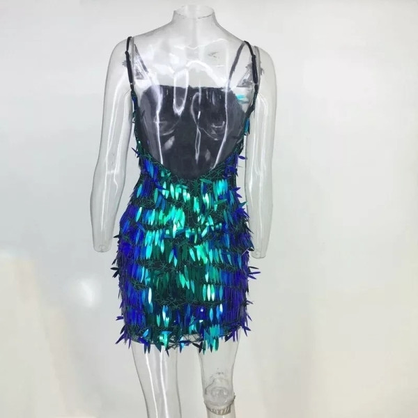 Елегантна дамска къса рокля с тънки презрамки и пайети 