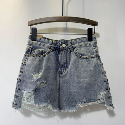 NAUJIENA Moteriškas džinsinis sijonas su plėšytais motyvais ir metalinėmis kniedėmis