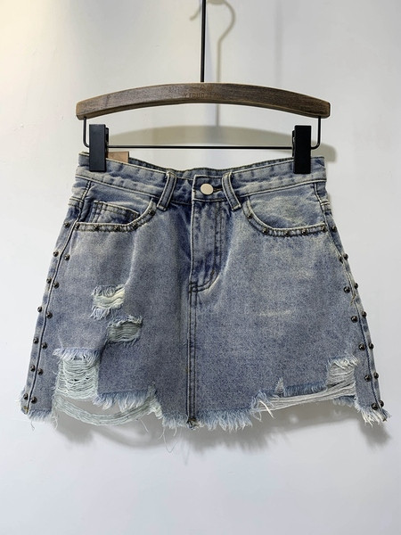 NAUJIENA Moteriškas džinsinis sijonas su plėšytais motyvais ir metalinėmis kniedėmis