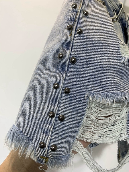 NAUJIENA Moteriškas džinsinis sijonas su plėšytais motyvais ir metalinėmis kniedėmis