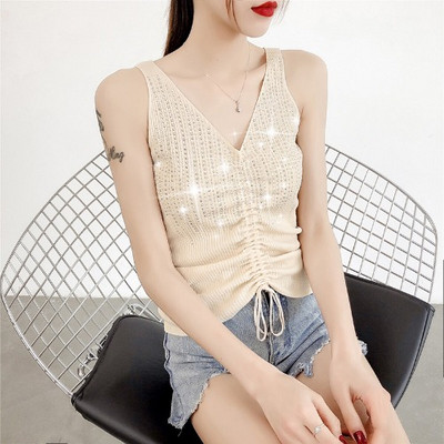 Moteriškas apatinis trikotažas su V formos iškirpte ir raišteliais