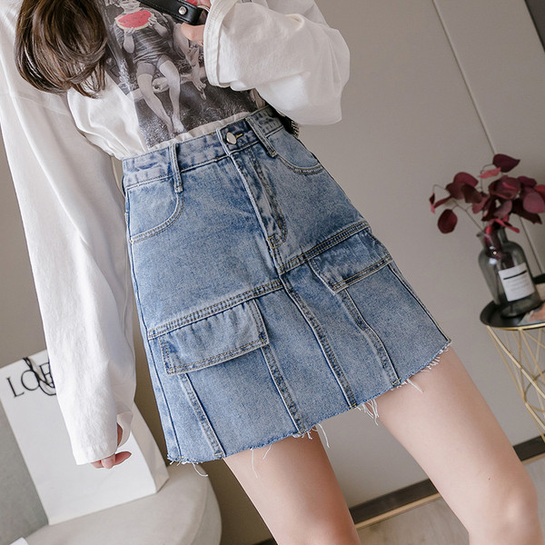 Fusta de dama scurta casual din denim, cu buzunare si fermoar