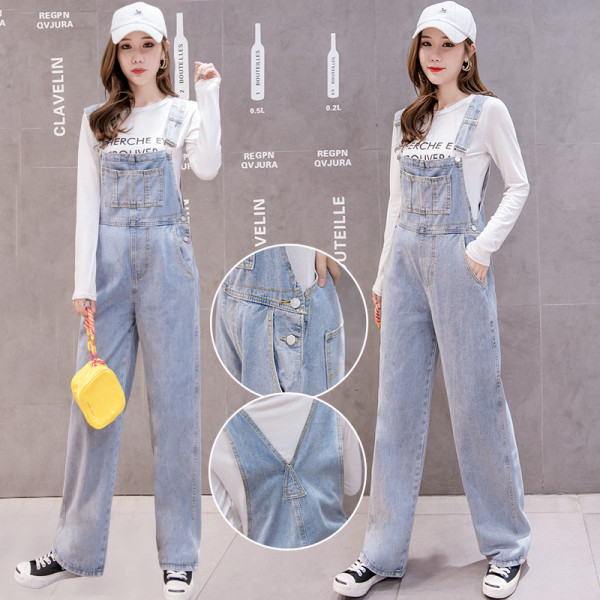 Ikdienas sieviešu kombinezons, gaišs džinsa audums ar plānām lencēm