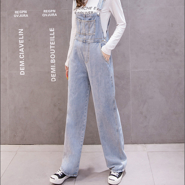 Ikdienas sieviešu kombinezons, gaišs džinsa audums ar plānām lencēm