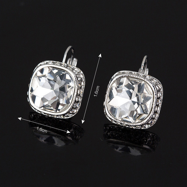 Stilingi moteriški auskarai su juodu ir sidabriniu akmeniu